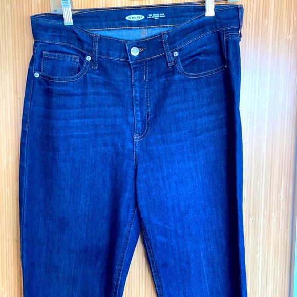 Straight-leg, stretchy, raw hem jeans. - Picture 2 of 4